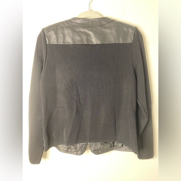 Peter Nygard women’s Faux leather black jacket w/floral design zip up - Picture 3 of 9